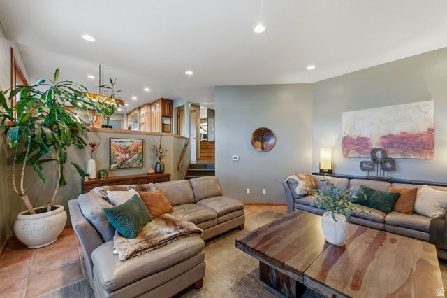 11802 S HIDDEN BROOK BLVD, Sandy, UT 84092