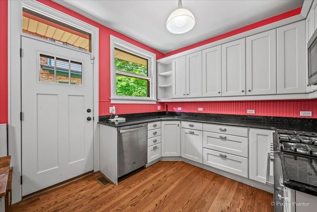 6840 S Constance Avenue, Chicago, IL 60649