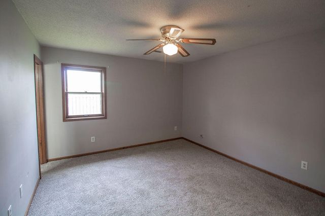 2011 BRIDGEWATER DR, Columbia, MO 65202