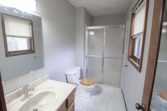 2011 BRIDGEWATER DR, Columbia, MO 65202