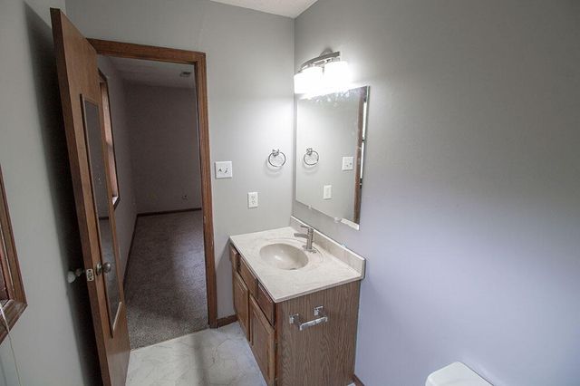 2011 BRIDGEWATER DR, Columbia, MO 65202