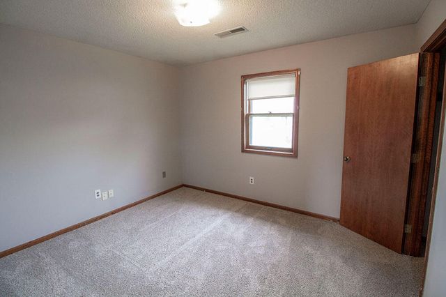 2011 BRIDGEWATER DR, Columbia, MO 65202