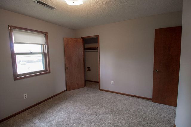 2011 BRIDGEWATER DR, Columbia, MO 65202