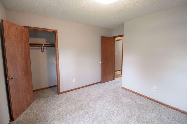 2011 BRIDGEWATER DR, Columbia, MO 65202