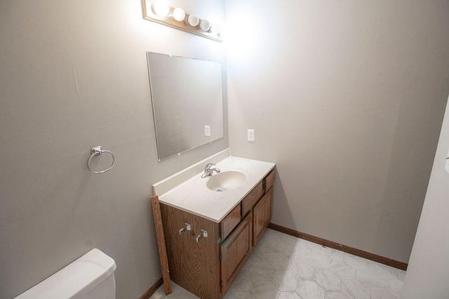 2011 BRIDGEWATER DR, Columbia, MO 65202