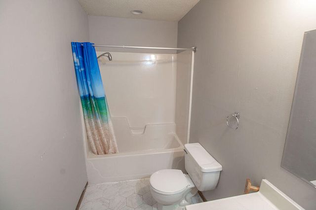 2011 BRIDGEWATER DR, Columbia, MO 65202