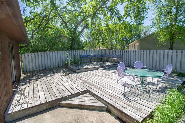 2011 BRIDGEWATER DR, Columbia, MO 65202