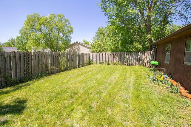 2011 BRIDGEWATER DR, Columbia, MO 65202