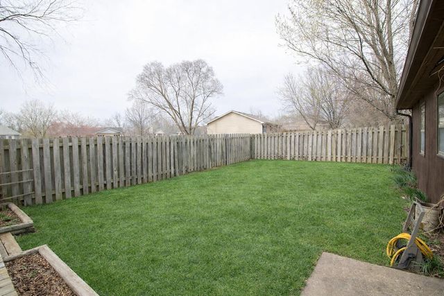 2011 BRIDGEWATER DR, Columbia, MO 65202