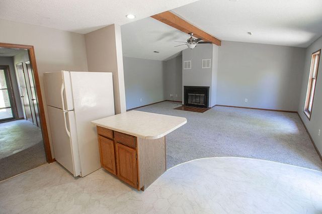 2011 BRIDGEWATER DR, Columbia, MO 65202