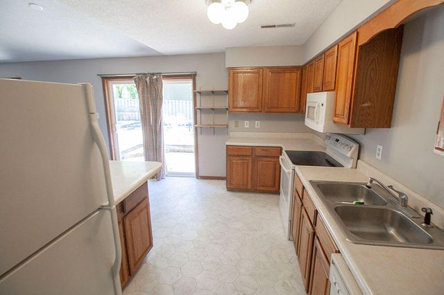 2011 BRIDGEWATER DR, Columbia, MO 65202