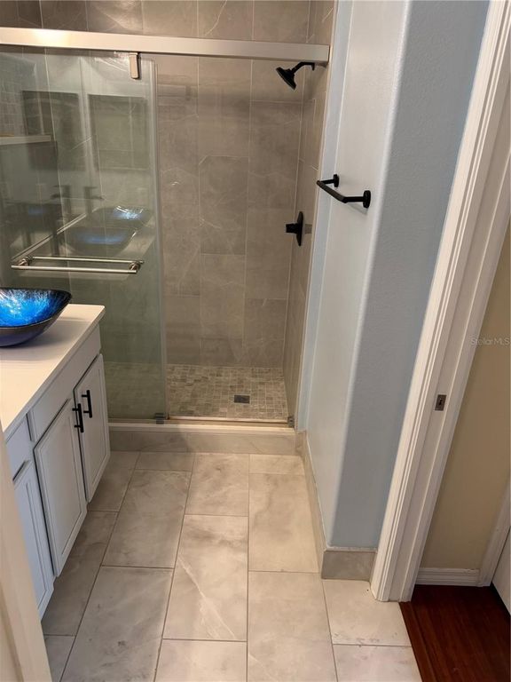 Image 12 of property listing at 2914 RODRICK CIRCLE, Orlando, FL 32824