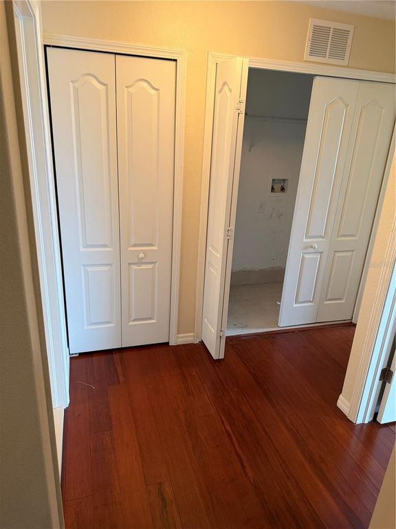 Image 16 of property listing at 2914 RODRICK CIRCLE, Orlando, FL 32824