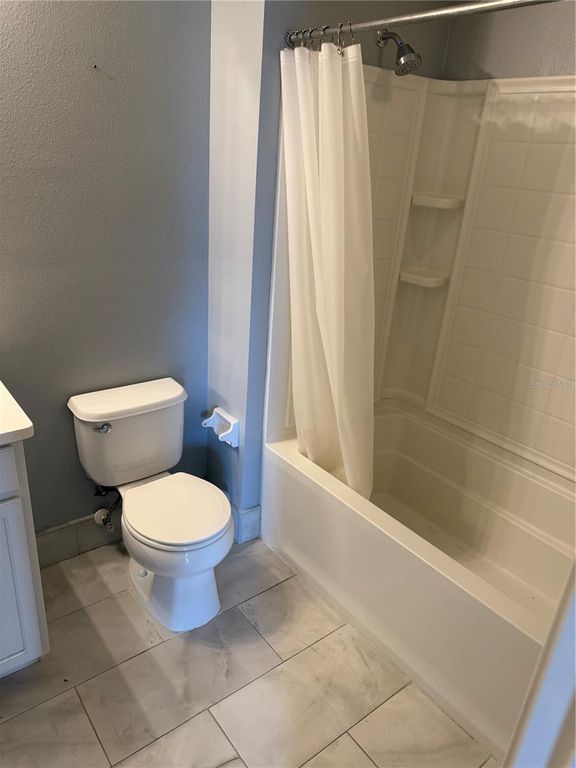 Image 18 of property listing at 2914 RODRICK CIRCLE, Orlando, FL 32824