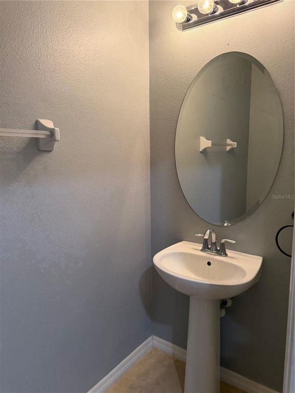 Image 3 of property listing at 2914 RODRICK CIRCLE, Orlando, FL 32824