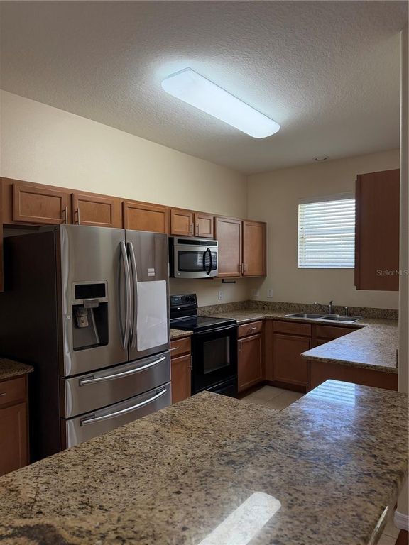 Image 6 of property listing at 2914 RODRICK CIRCLE, Orlando, FL 32824