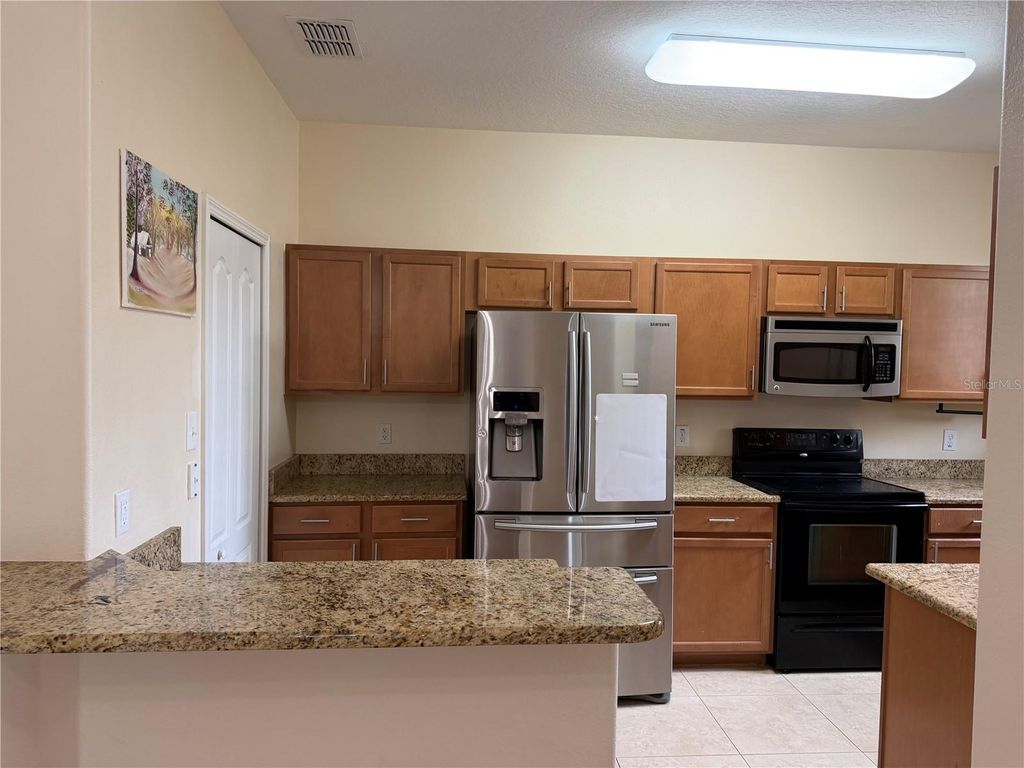 Image 7 of property listing at 2914 RODRICK CIRCLE, Orlando, FL 32824