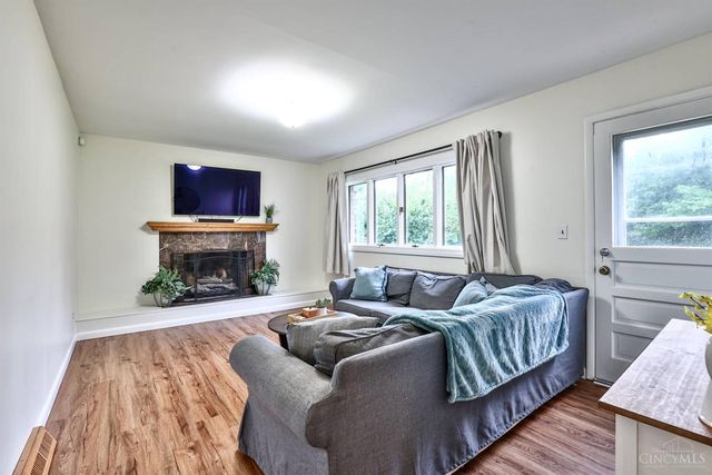 377 Compton Road, Wyoming, OH 45215