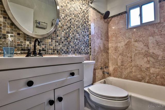 377 Compton Road, Wyoming, OH 45215