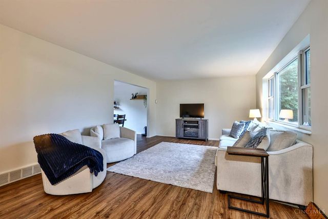 377 Compton Road, Wyoming, OH 45215
