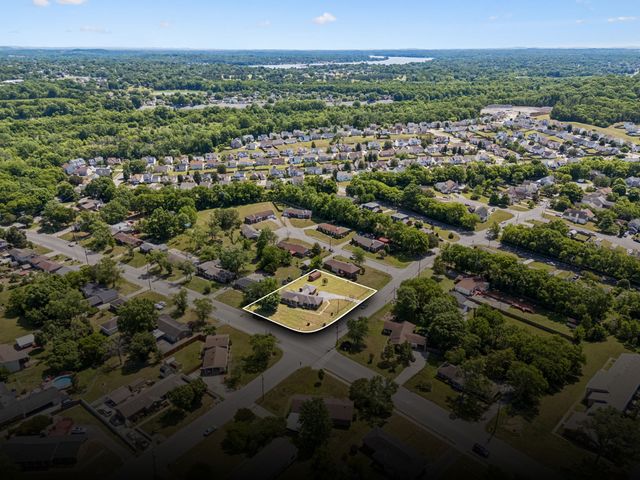 1246 Apache Ln, Madison, TN 37115