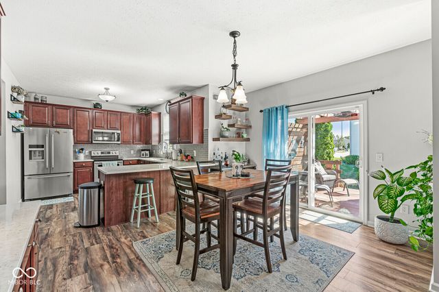 7821 Wedgetail Drive, Zionsville, IN 46077