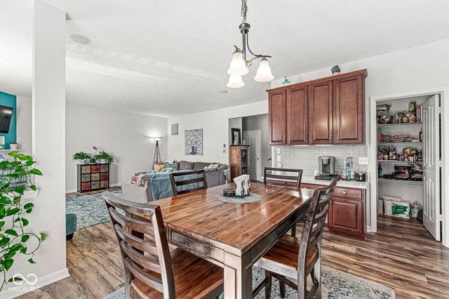 7821 Wedgetail Drive, Zionsville, IN 46077