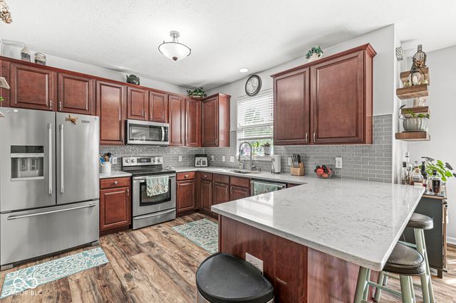 7821 Wedgetail Drive, Zionsville, IN 46077