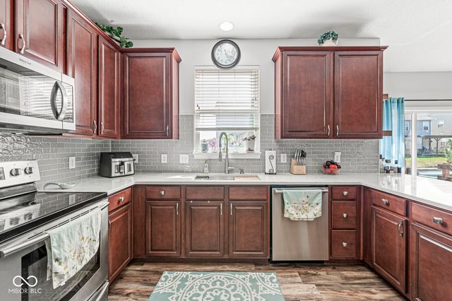 7821 Wedgetail Drive, Zionsville, IN 46077