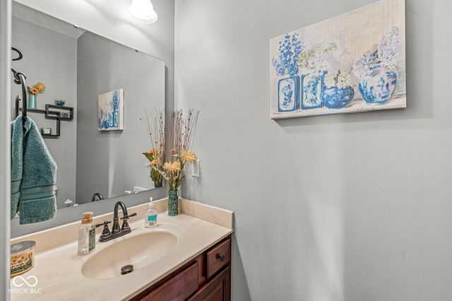 7821 Wedgetail Drive, Zionsville, IN 46077