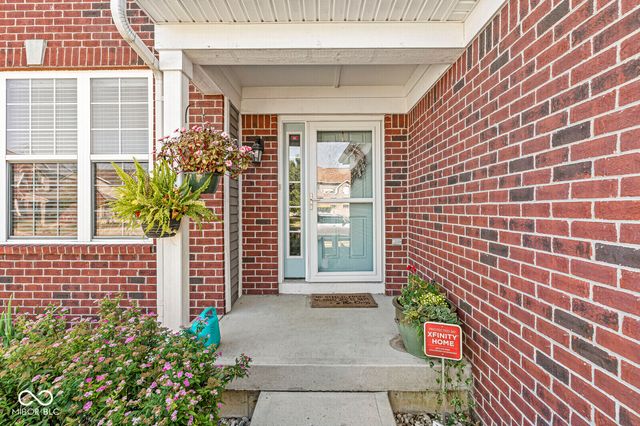 7821 Wedgetail Drive, Zionsville, IN 46077