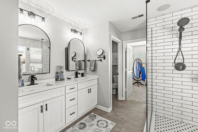 7821 Wedgetail Drive, Zionsville, IN 46077