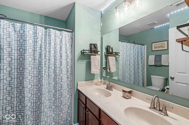 7821 Wedgetail Drive, Zionsville, IN 46077