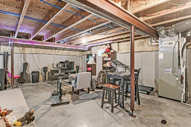 7821 Wedgetail Drive, Zionsville, IN 46077