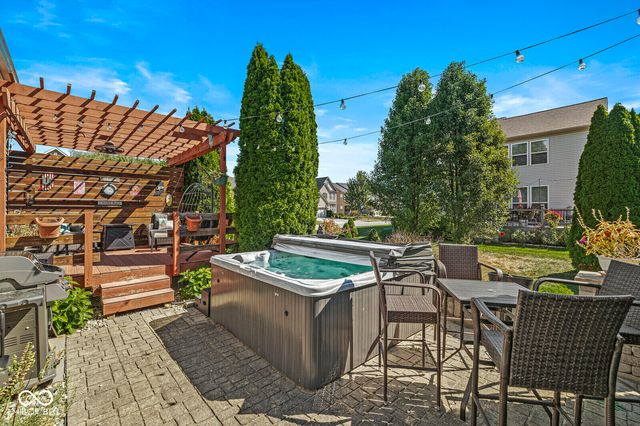 7821 Wedgetail Drive, Zionsville, IN 46077