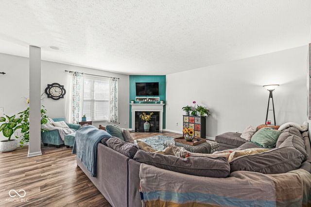 7821 Wedgetail Drive, Zionsville, IN 46077