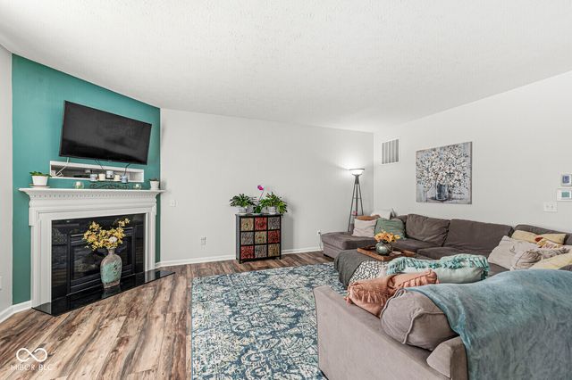 7821 Wedgetail Drive, Zionsville, IN 46077