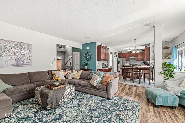 7821 Wedgetail Drive, Zionsville, IN 46077