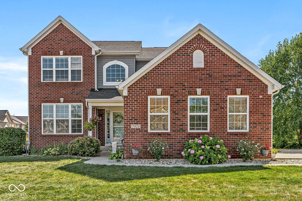 7821 Wedgetail Drive, Zionsville, IN 46077