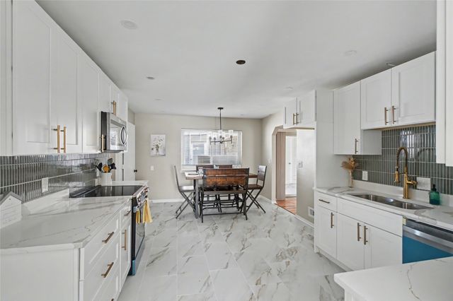 30 Crestwood Drive, Trophy Club, TX 76262