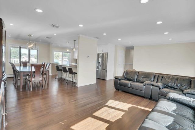 25 Heather Crescent, Commack, NY 11725