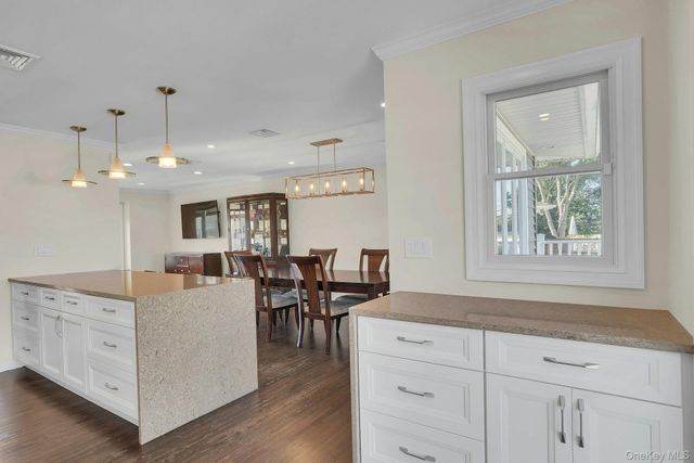 25 Heather Crescent, Commack, NY 11725