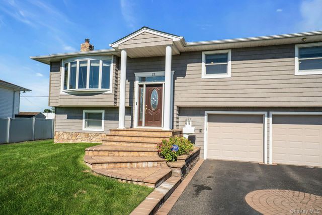 25 Heather Crescent, Commack, NY 11725