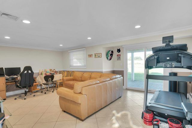 25 Heather Crescent, Commack, NY 11725
