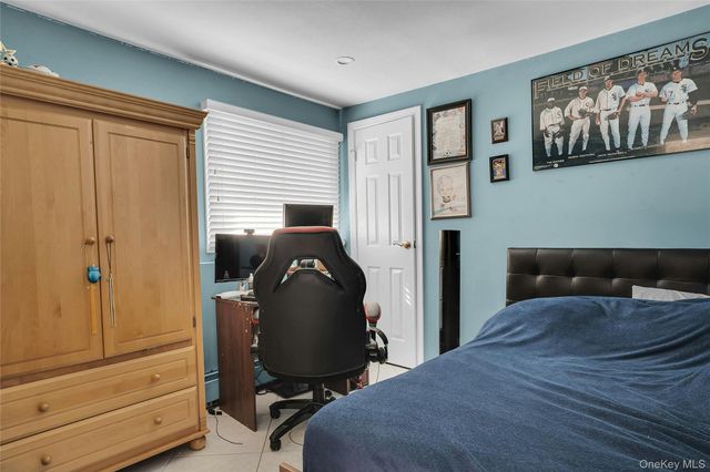 25 Heather Crescent, Commack, NY 11725