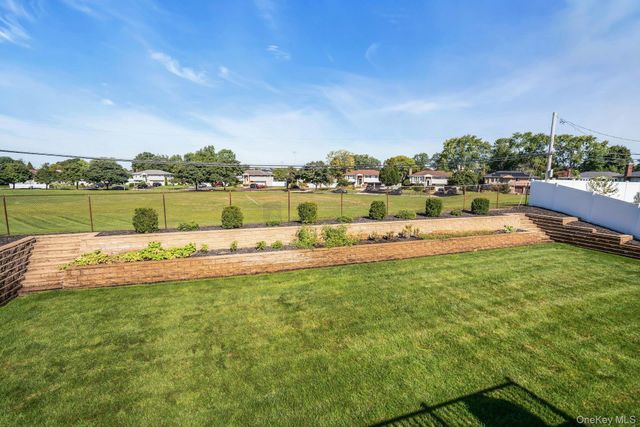 25 Heather Crescent, Commack, NY 11725