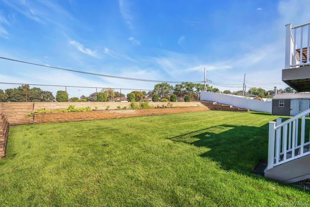 25 Heather Crescent, Commack, NY 11725