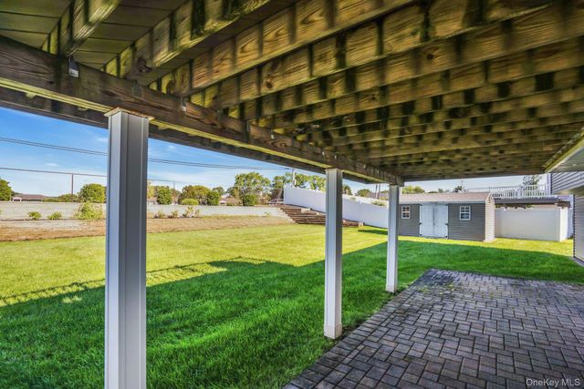25 Heather Crescent, Commack, NY 11725