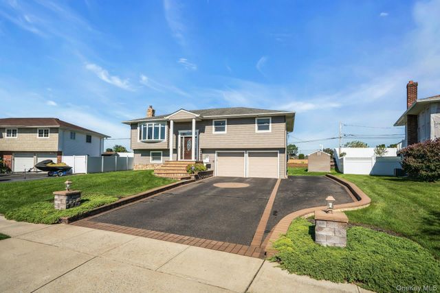 25 Heather Crescent, Commack, NY 11725