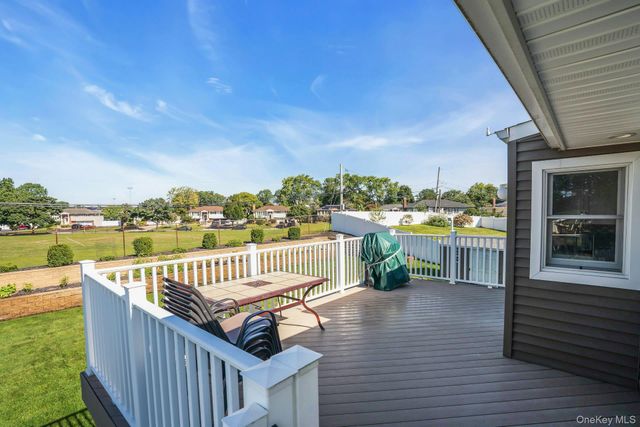 25 Heather Crescent, Commack, NY 11725
